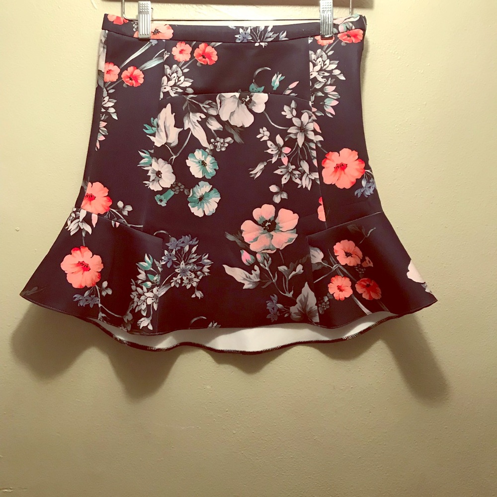🌂Zara Woman Navy Floral Sz. S Hi-Lo Skirt